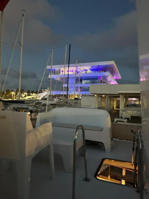 Noche Insolita En Yate De 16M A 2 Minutos De La Playa Valencia Ngoại thất bức ảnh
